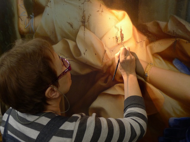 Retouching a large oil painting, Rebecca at the Well by Gregorio Lazzarini, this picture belongs to a Royal Collection